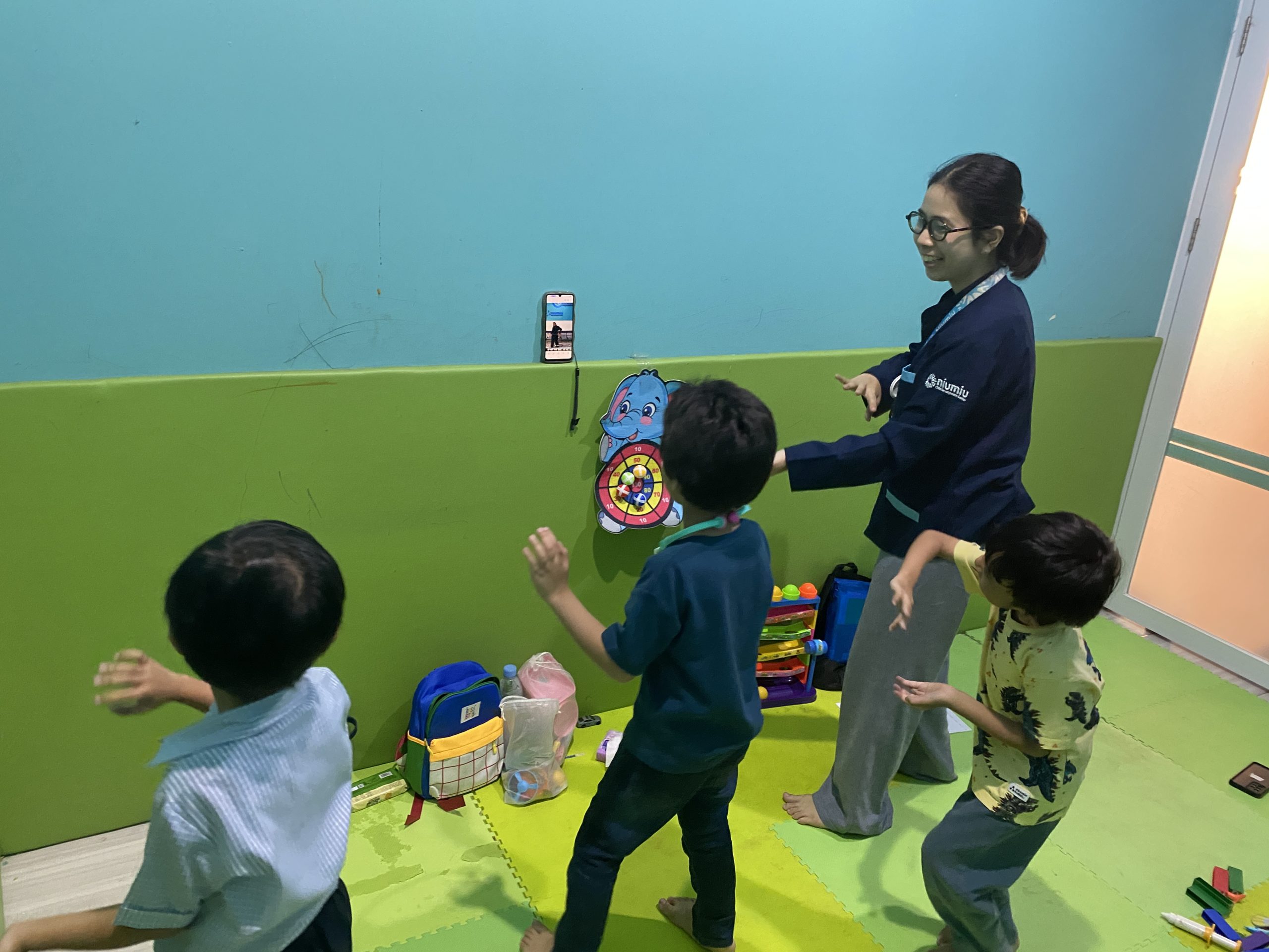 Tanda-tanda anak perlu Terapi Kecanduan Gadget